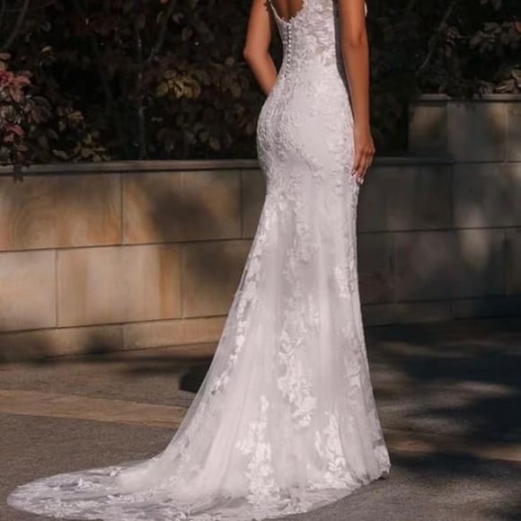 Ivory, lace, size 10 wedding dress - Picture 2 of 3